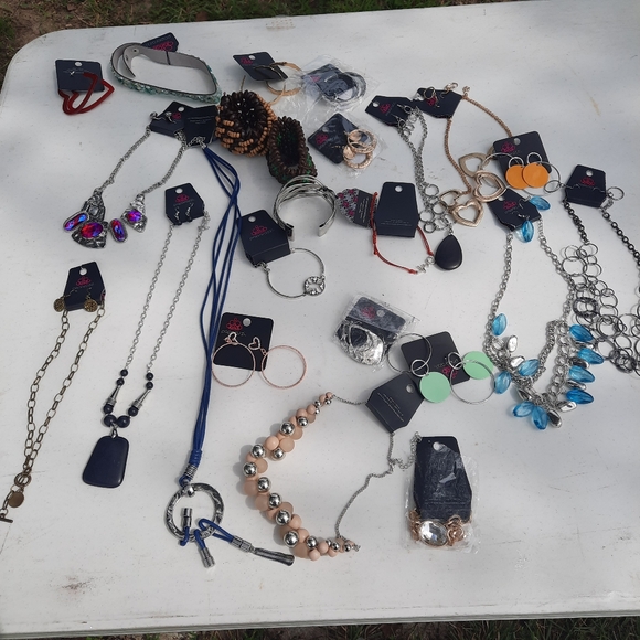 Bundle of Paparazzi jewelry - Picture 6 of 6